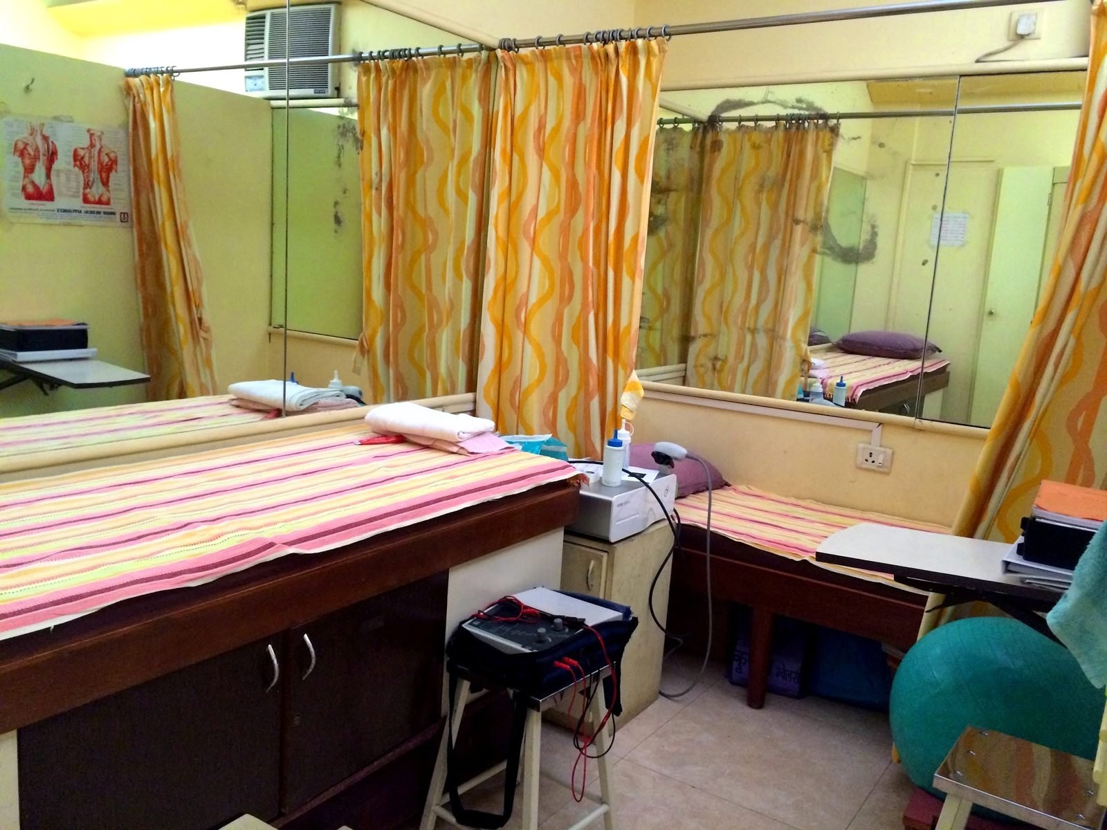 Day care recovery bay at Pain Clinic of India